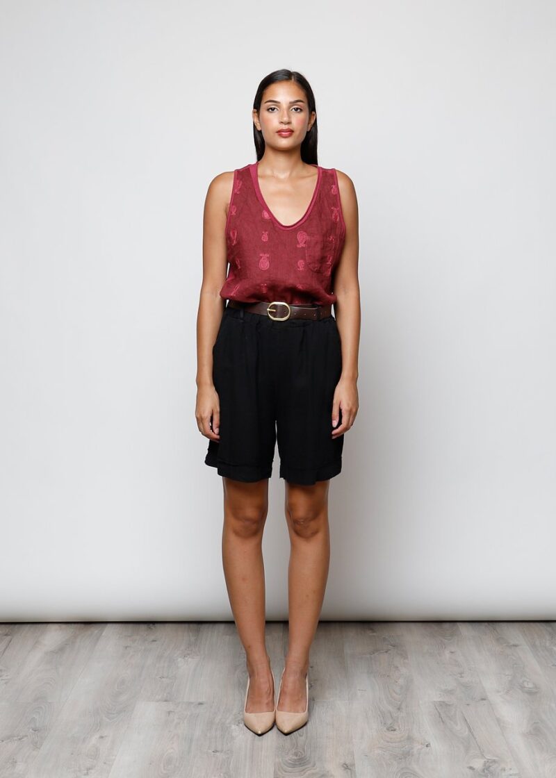 Short negro tipo bermuda para mujer con cintura elástica y dobladillo