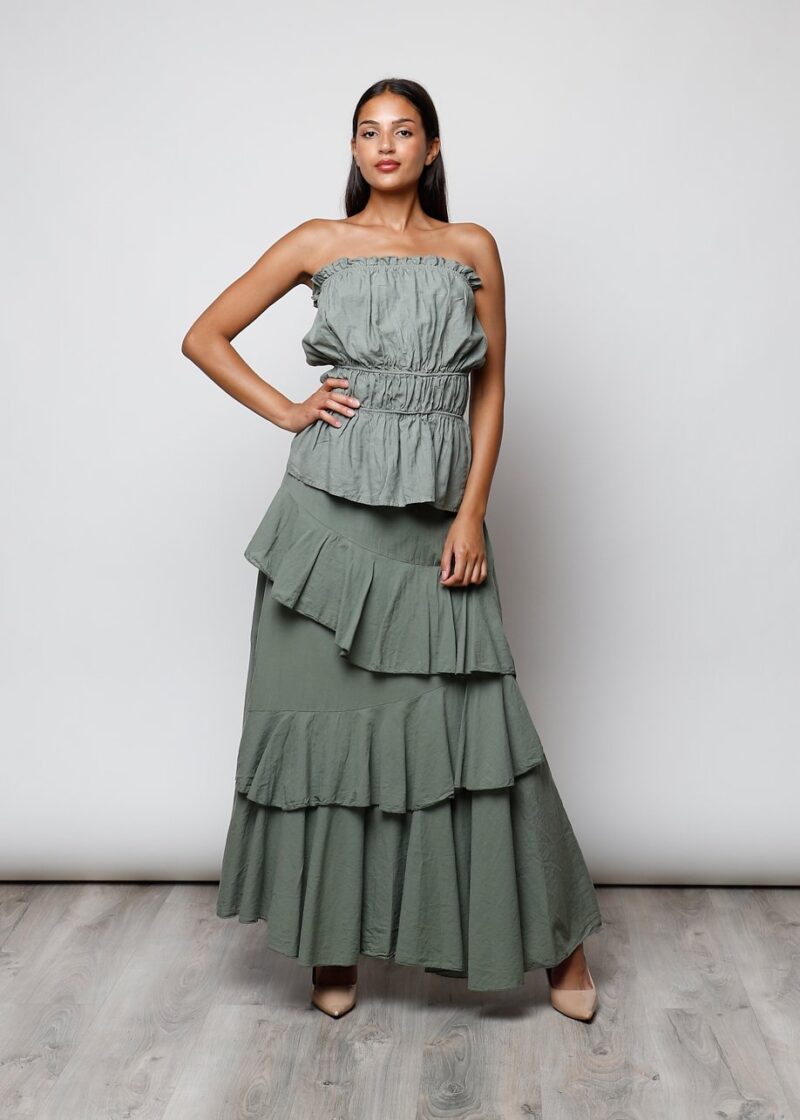 Falda larga verde con volantes, fluida y fresca, ideal para verano en Canarias