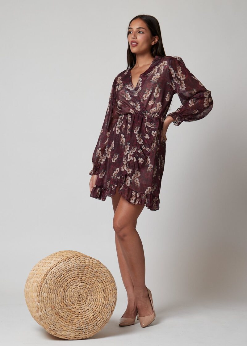 Vestido Marinha corto en burdeos con estampado floral, manga larga y volante, estilo casual femenino para mujer
