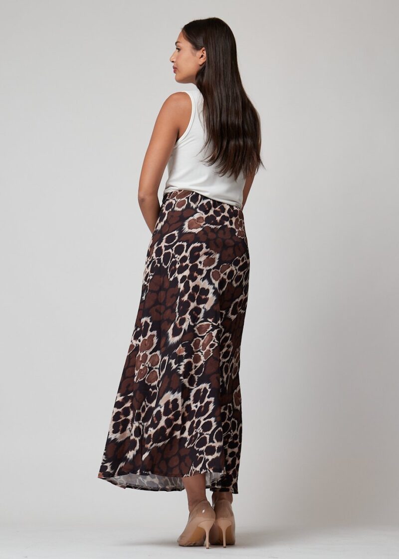 Falda Leota larga con estampado animal print en tonos marrones y beige, estilo casual elegante para mujer