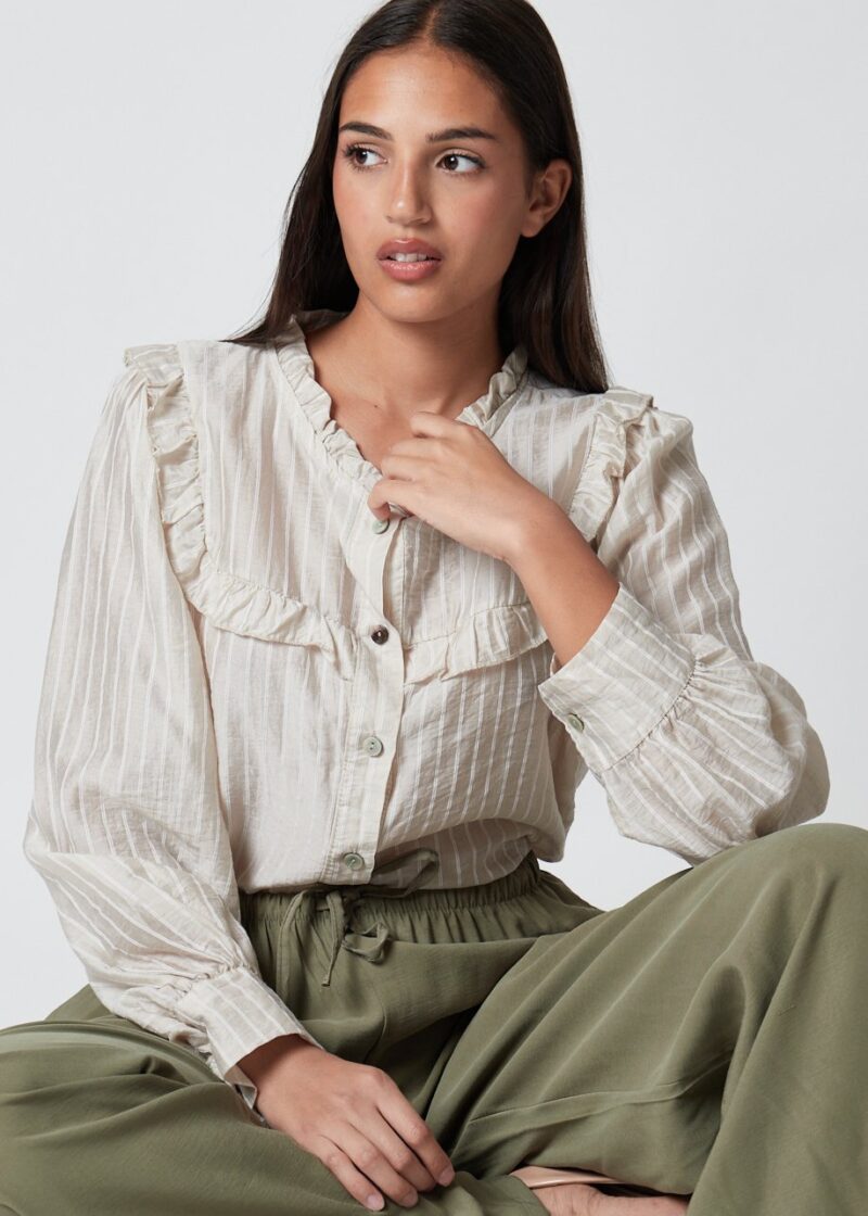 Blusa Vichy beige con rayas verticales, volantes y mangas largas abullonadas para mujer