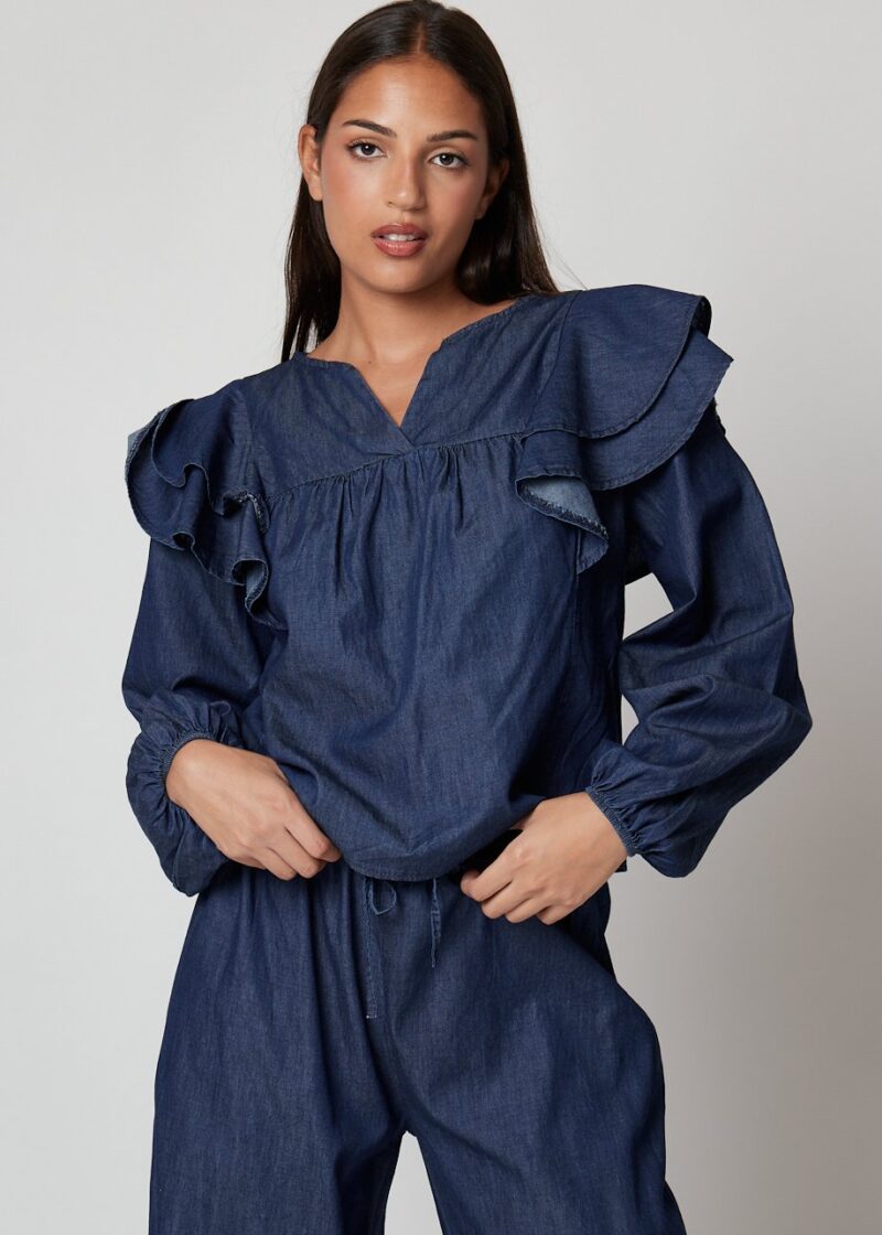Blusa Marine denim azul con volantes en los hombros y escote en V
