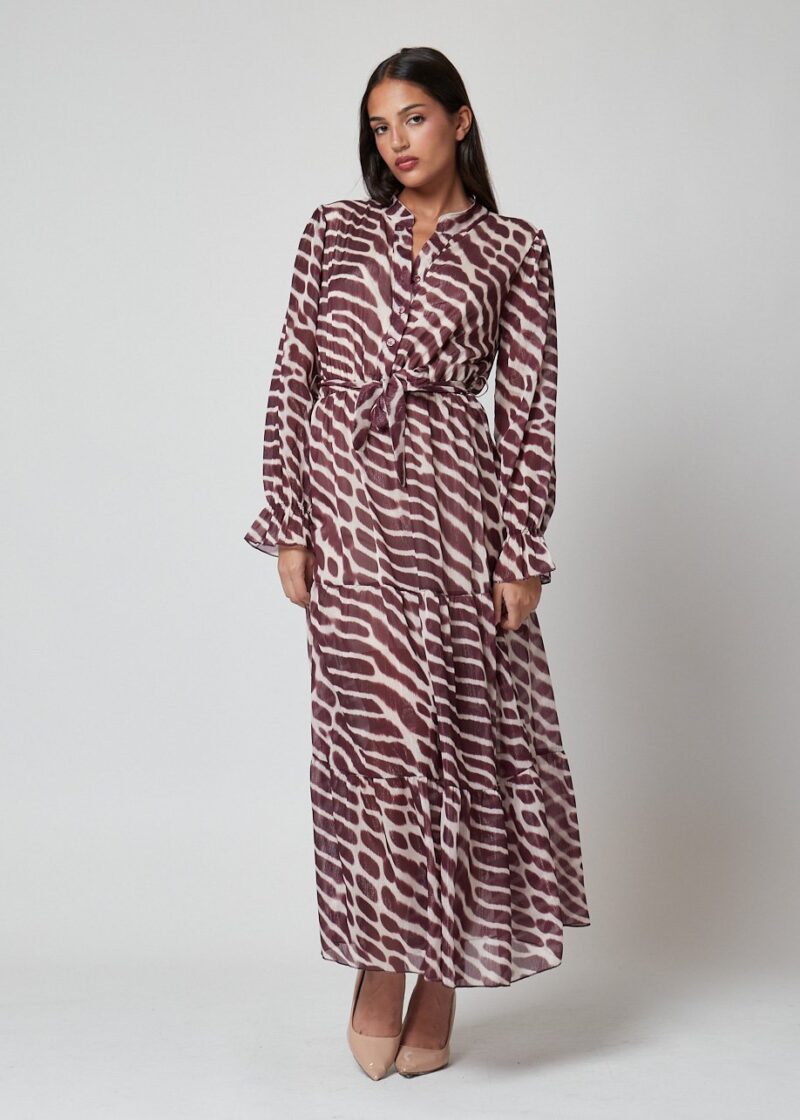 Vestido largo casual Kelly con estampado en tonos burdeos y cinturón ajustable