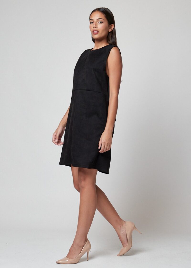 Vestido Scotland corto negro sin mangas de corte recto y estilo minimalista