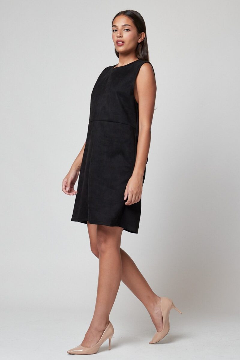 Vestido Scotland corto negro sin mangas de corte recto y estilo minimalista