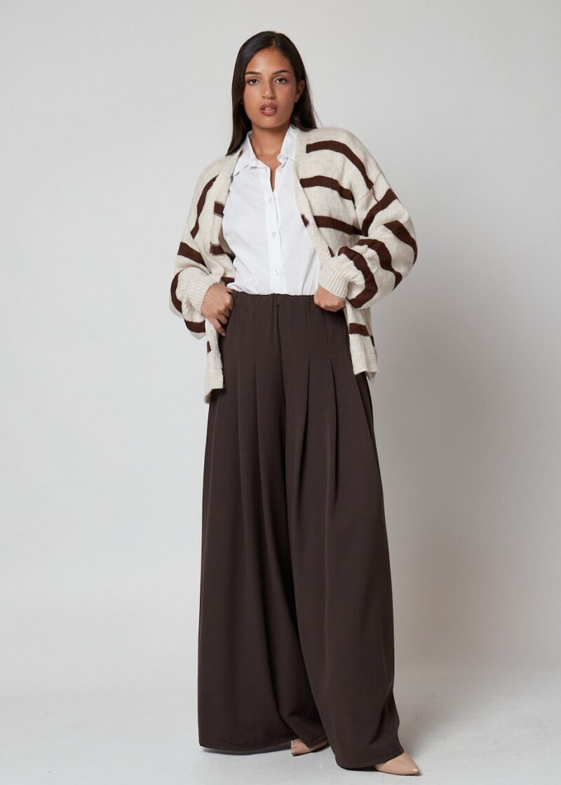 Pantalón Bidart ancho y fluido en color marrón chocolate para mujer.