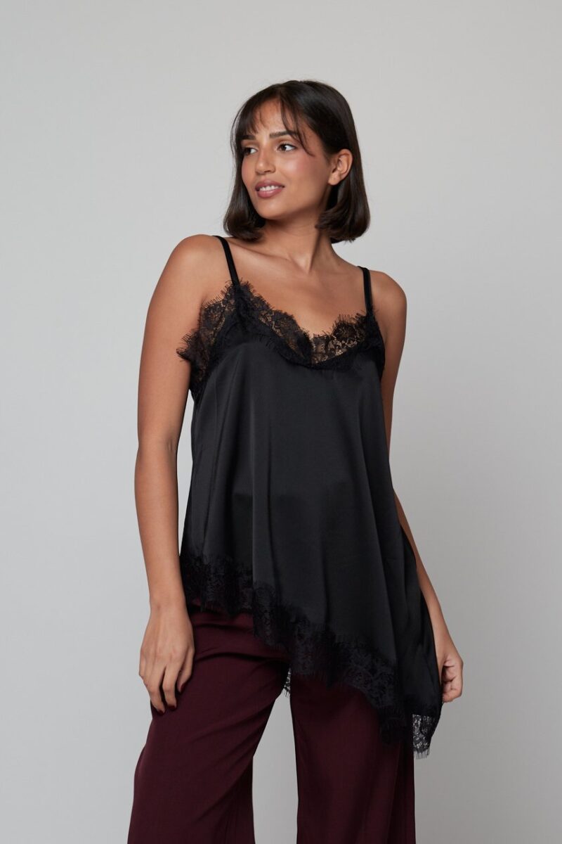 Top Lucerna satinado con encaje y tirantes finos, disponible en varios colores