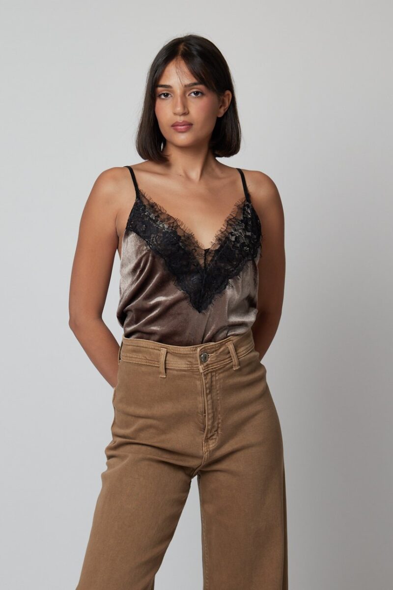 “Top lencero de terciopelo con encaje disponible en cinco colores – modelo Chloe”
