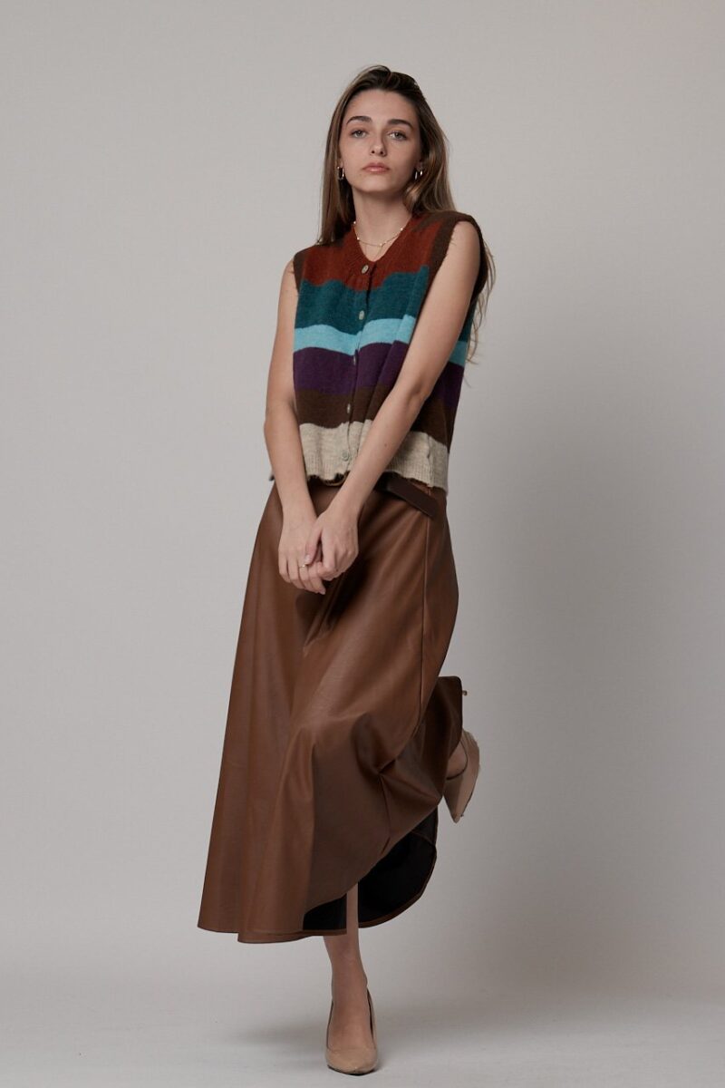 “Falda maxi efecto piel con caída fluida en tono caramelo o negro – modelo Gioia”